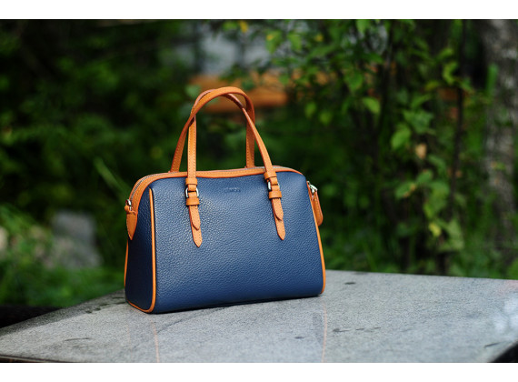 MAYA Duffle bag - In Natural Milled Leather - Blue Navy