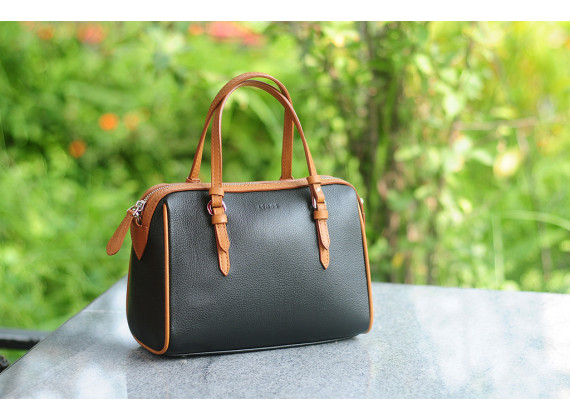 MAYA Duffle bag - In Natural Milled Leather - Black